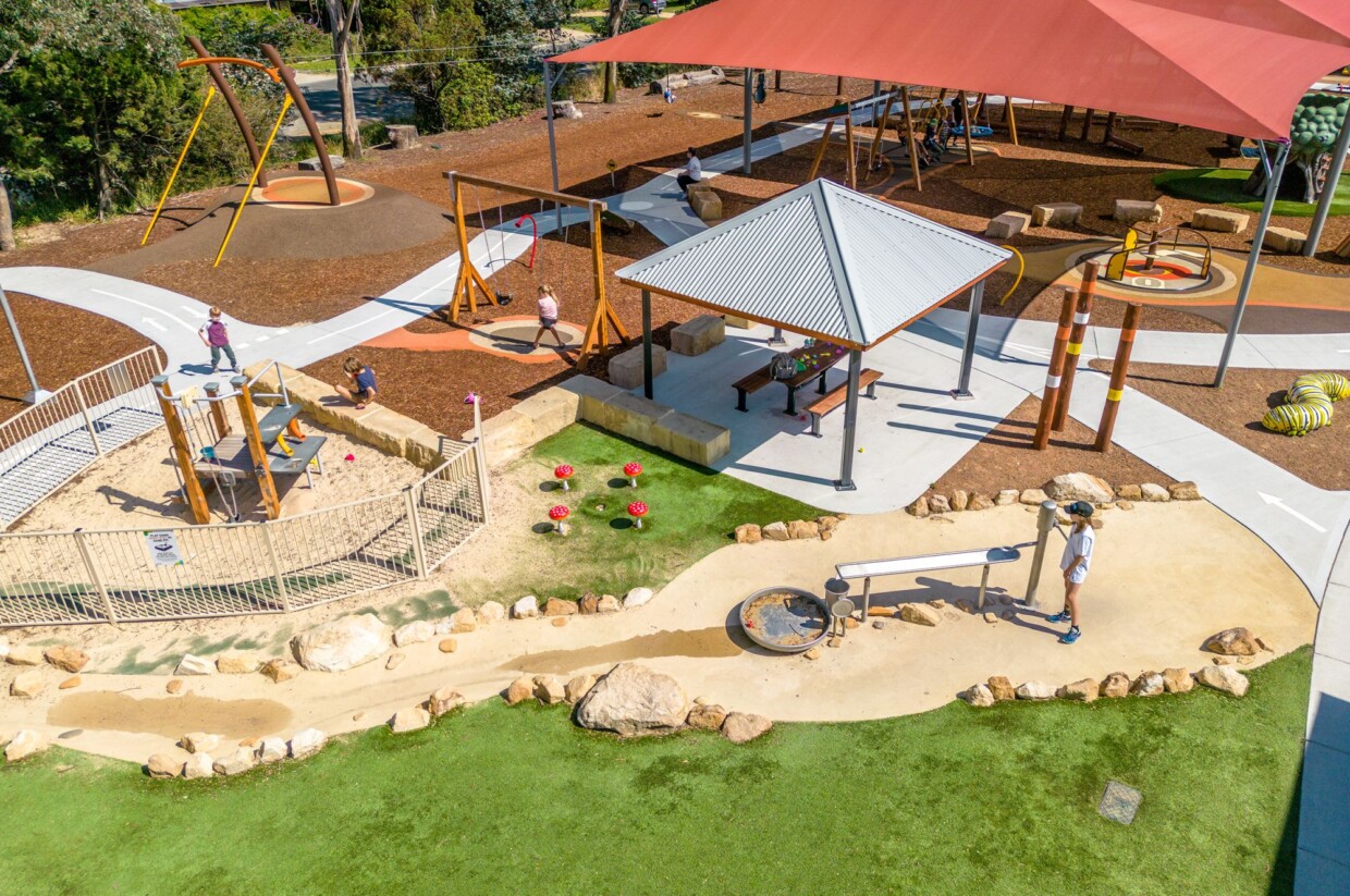 Bungendore-park_public playground_with bike path
