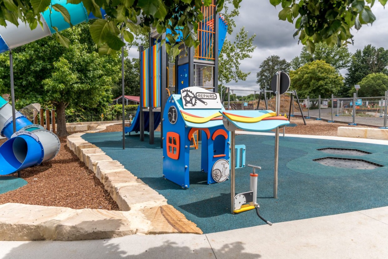 Coleman park public playground_restaurant