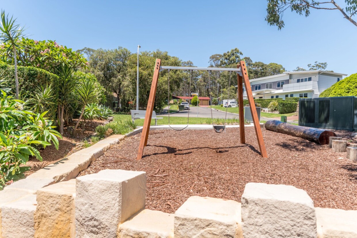 moduplay_akuna ave reserve playground_swings