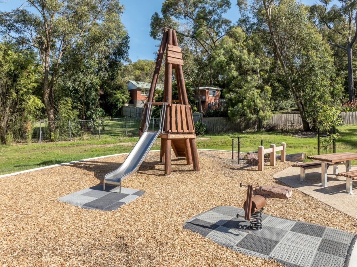 Carmen Court public playground_bushwood tepee