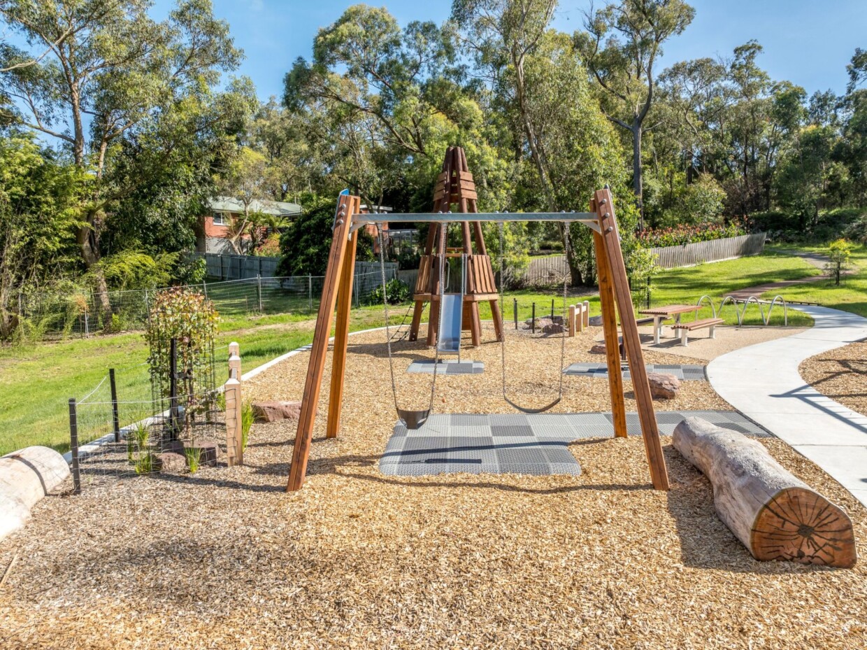 Carmen Court public playground_swings
