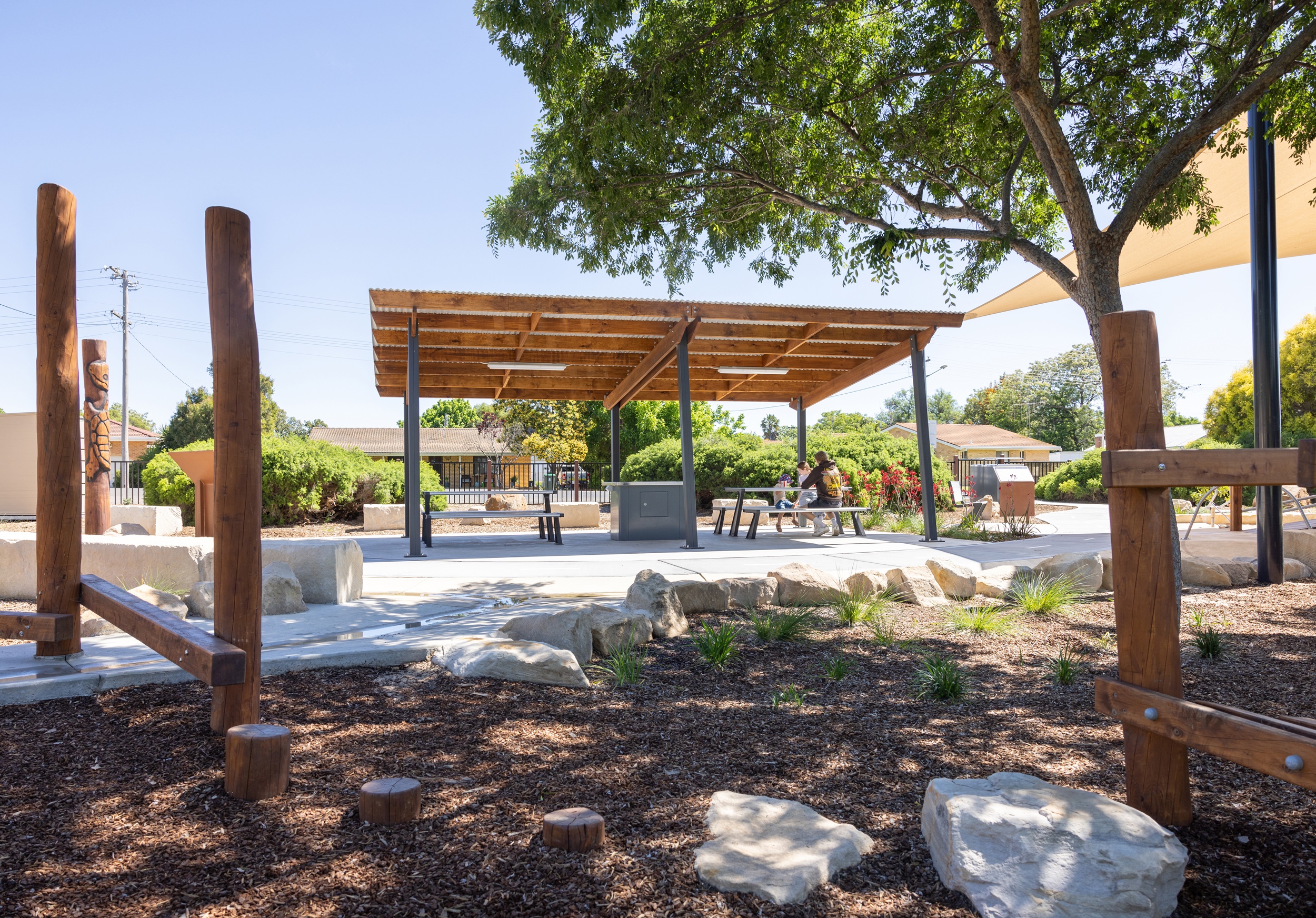 Shelter and picnic setting at Kelly Reserve