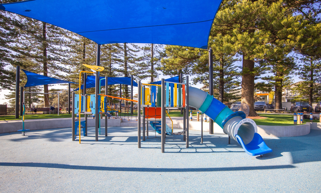 Connect platforms, rope bridge and blue tube slide at Michaela Howie Playground